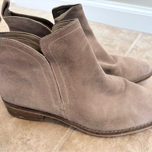 Dolce Vita Suede Tan Tessy Booties - Picture 12 of 15